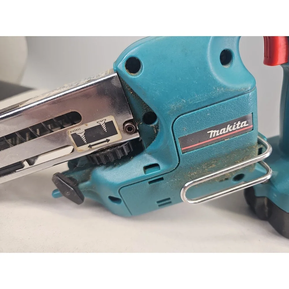 Makita Auto Feed Screwdriver 6835D W Battery No Charger